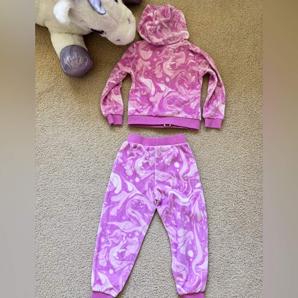💜 Juicy Couture Kids Tie-Dye Velour Tracksuit – Sizes Available: 4T and 5 🤍 - Picture 6 of 8